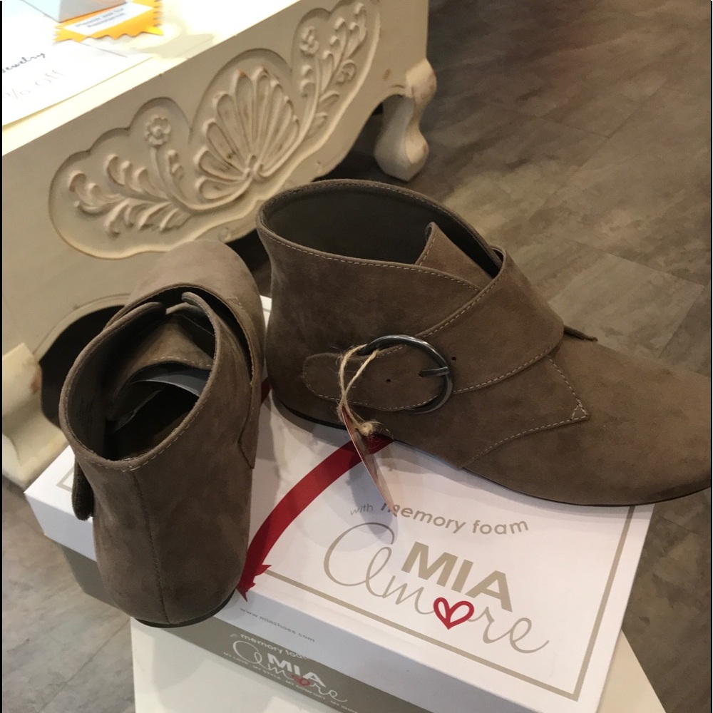 Clarissa bootie